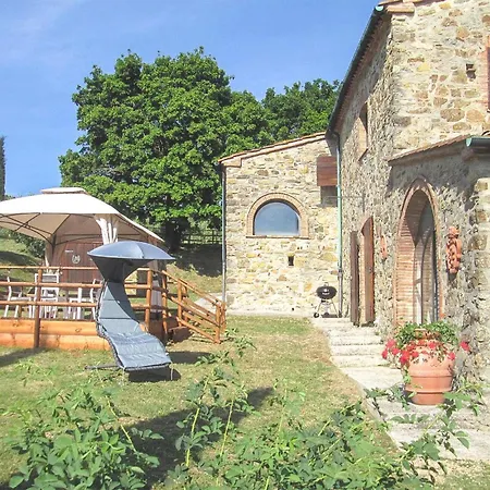 In Castelnuovo Val Di Cec *