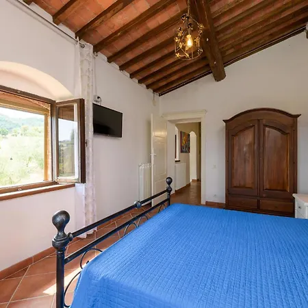 Awesome In Castelnuovo Val Di Cec