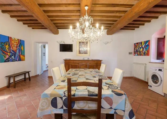 Amazing In Castelnuovo Val Di Cec 切奇纳谷新堡