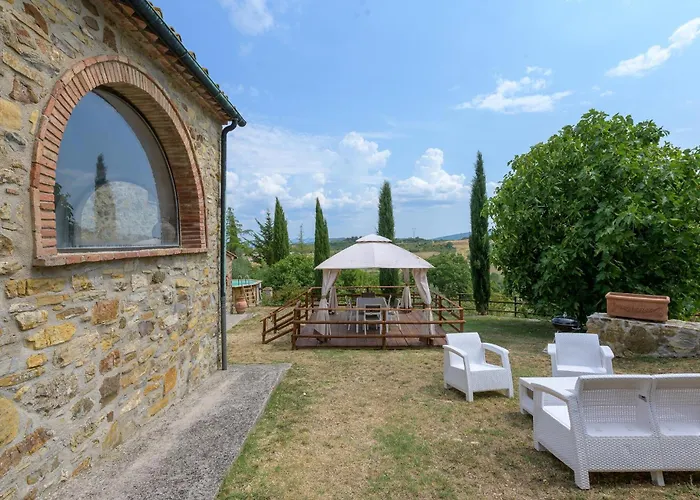 Amazing In Castelnuovo Val Di Cec *